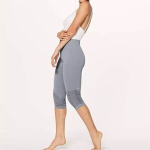 Lululemon Women's Gray Cropped Leggings Size 6 Yoga Pilates Activewear